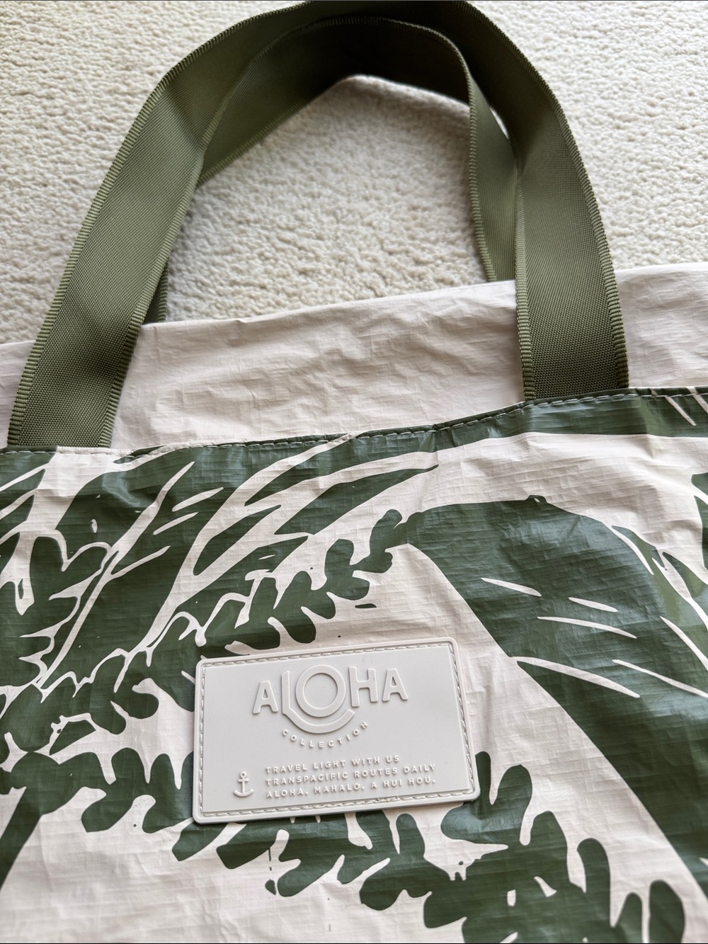 ALOHA Collection Limited Edition Green Ti Leaf Print Day Tripper - Picture 5 of 9